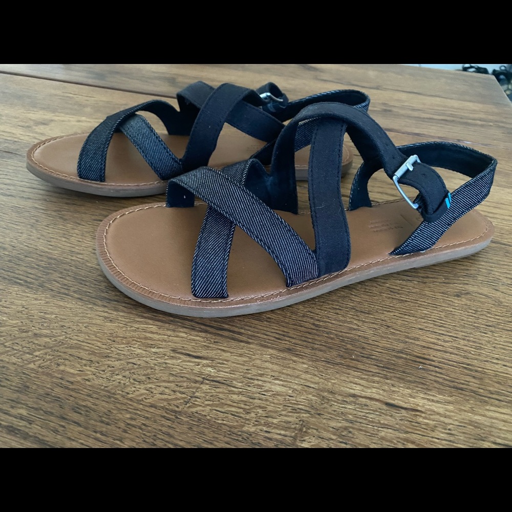 Tom’s Black Sandals (8)